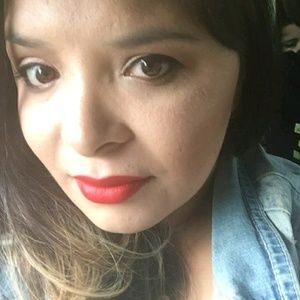 Meet your Posher, Leticia